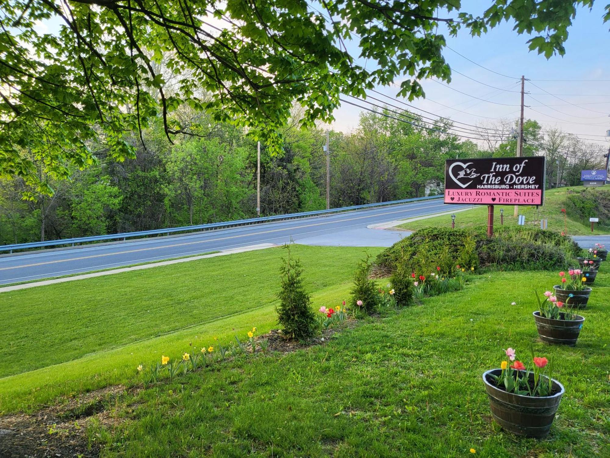 Inn Of The Dove - Romantic Luxury Suites With Jacuzzi & Fireplace At Harrisburg-Hershey-Philadelphia, Pa Bagian luar foto
